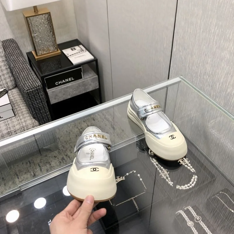 Chanel Low Shoes Stylish 18025