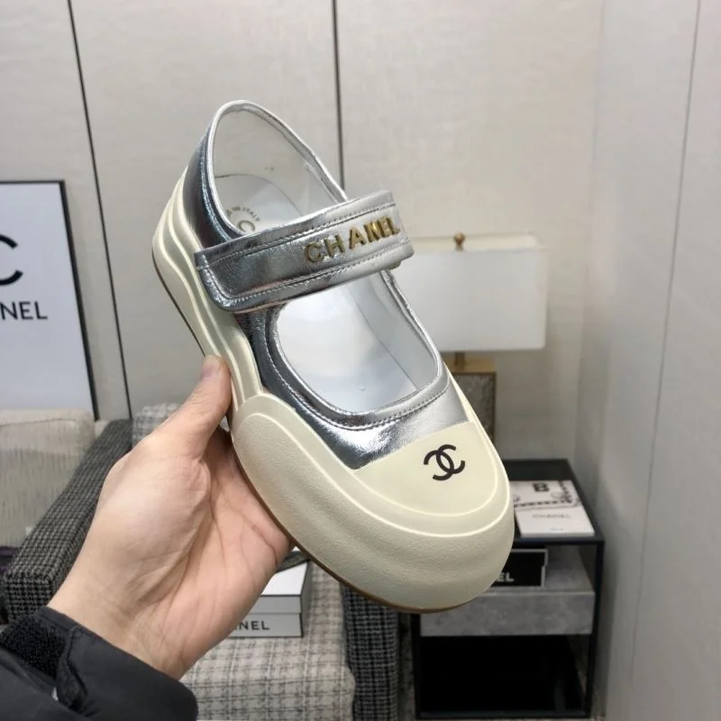 Chanel Low Shoes Stylish 18025
