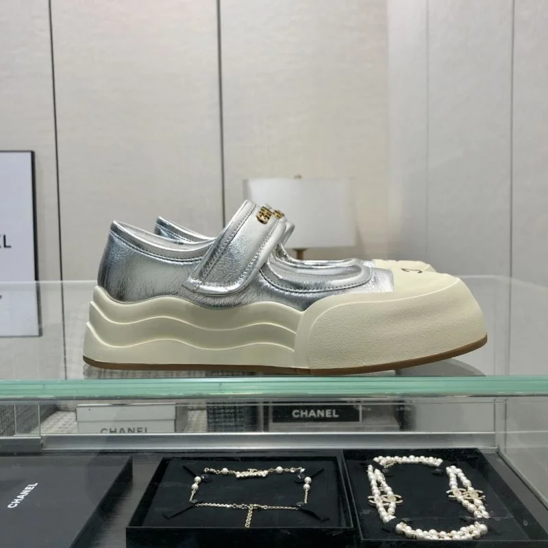 Chanel Low Shoes Stylish 18025