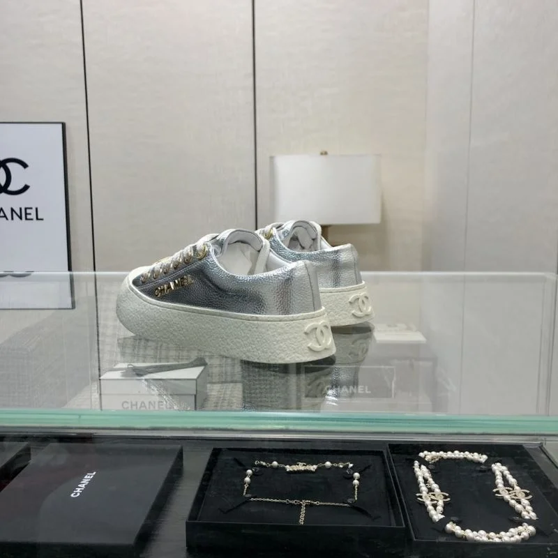 Refined Chanel Low Shoes 18038