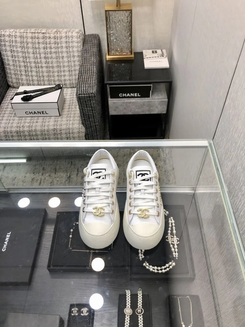 Chanel Low Shoes Durable 18033