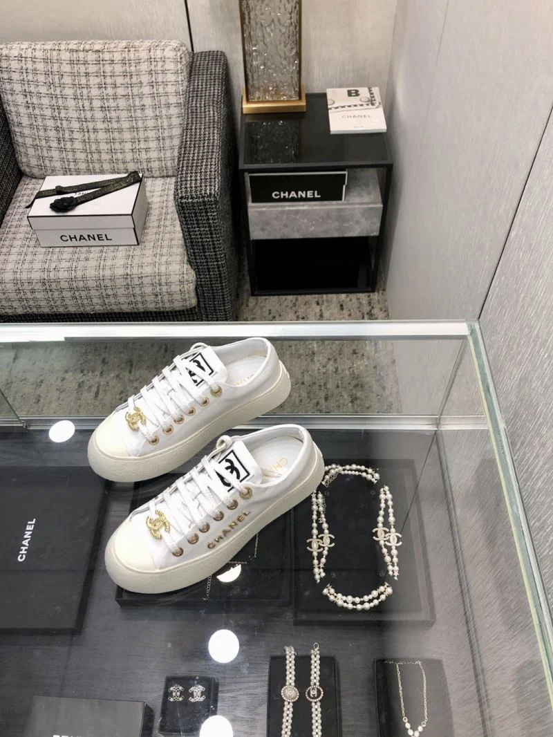 Chanel Low Shoes Durable 18033