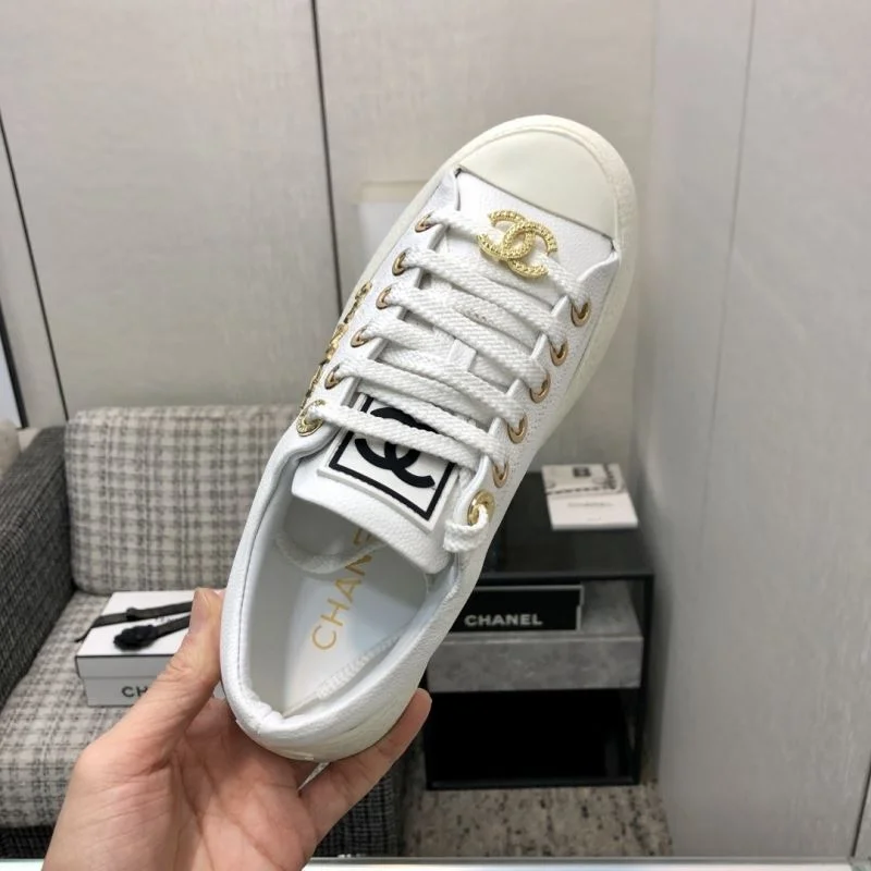 Chanel Low Shoes Durable 18033