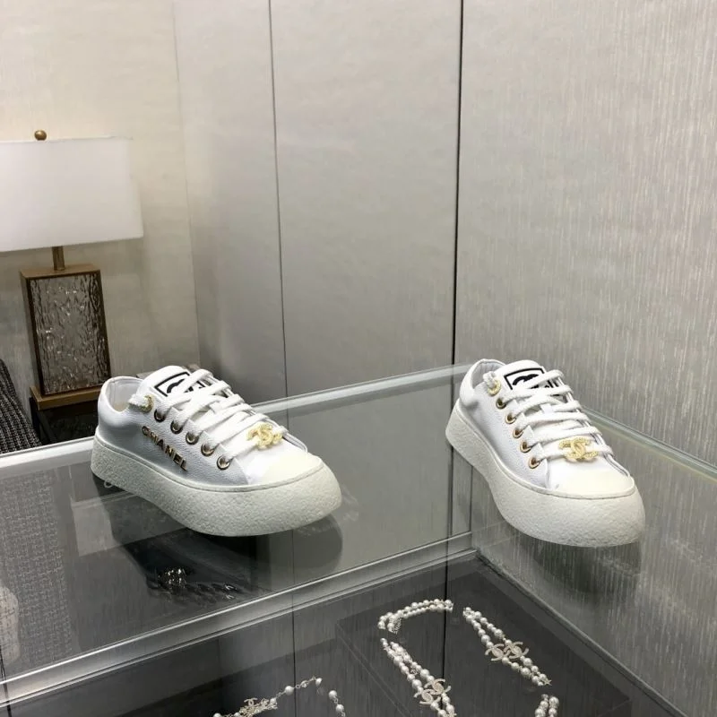 Chanel Low Shoes Durable 18033
