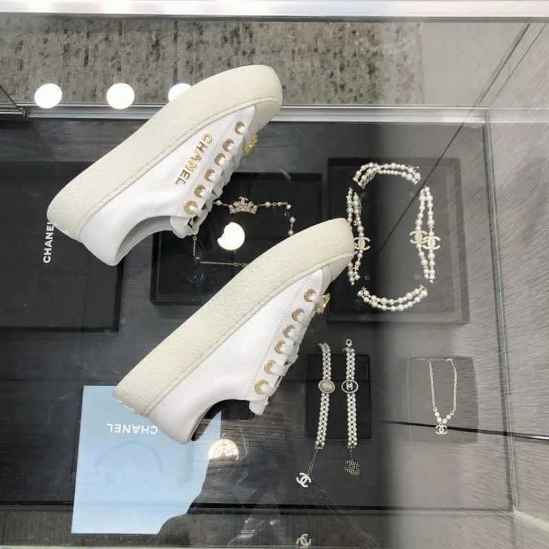 Chanel Low Shoes Durable 18033