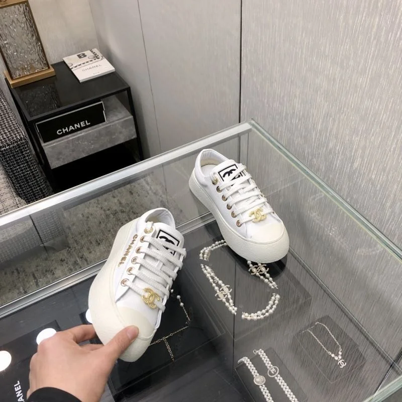 Chanel Low Shoes Durable 18033
