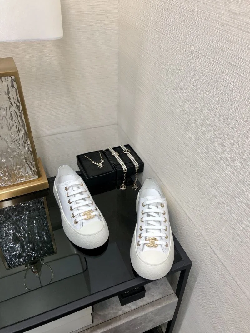 Durable Chanel Low Shoes 18020