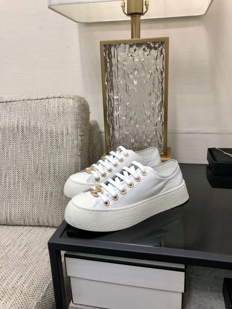 Durable Chanel Low Shoes 18020