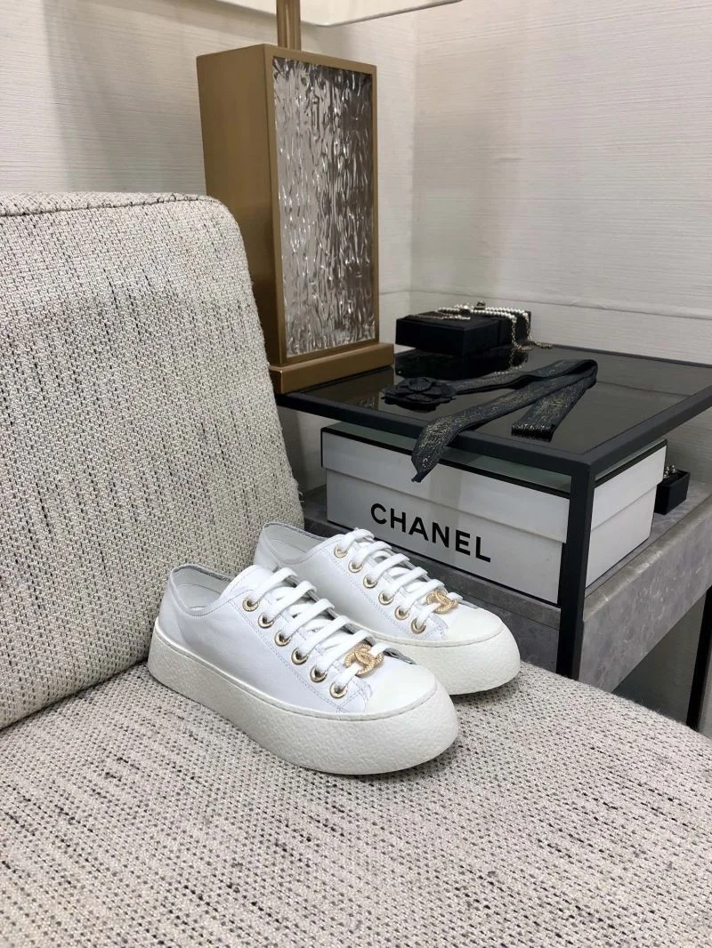 Durable Chanel Low Shoes 18020