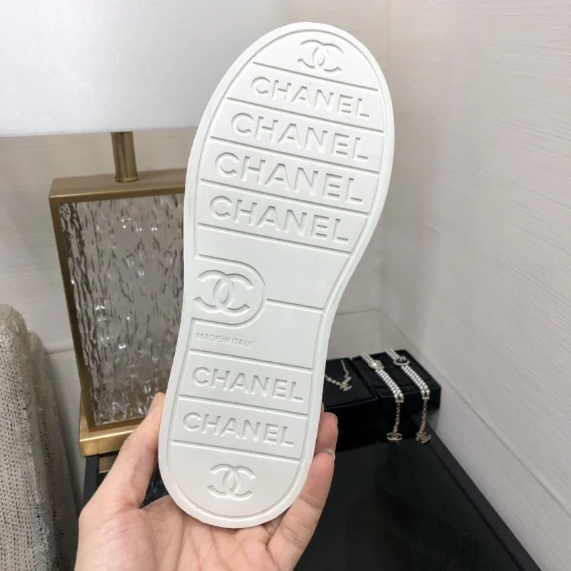 Durable Chanel Low Shoes 18020