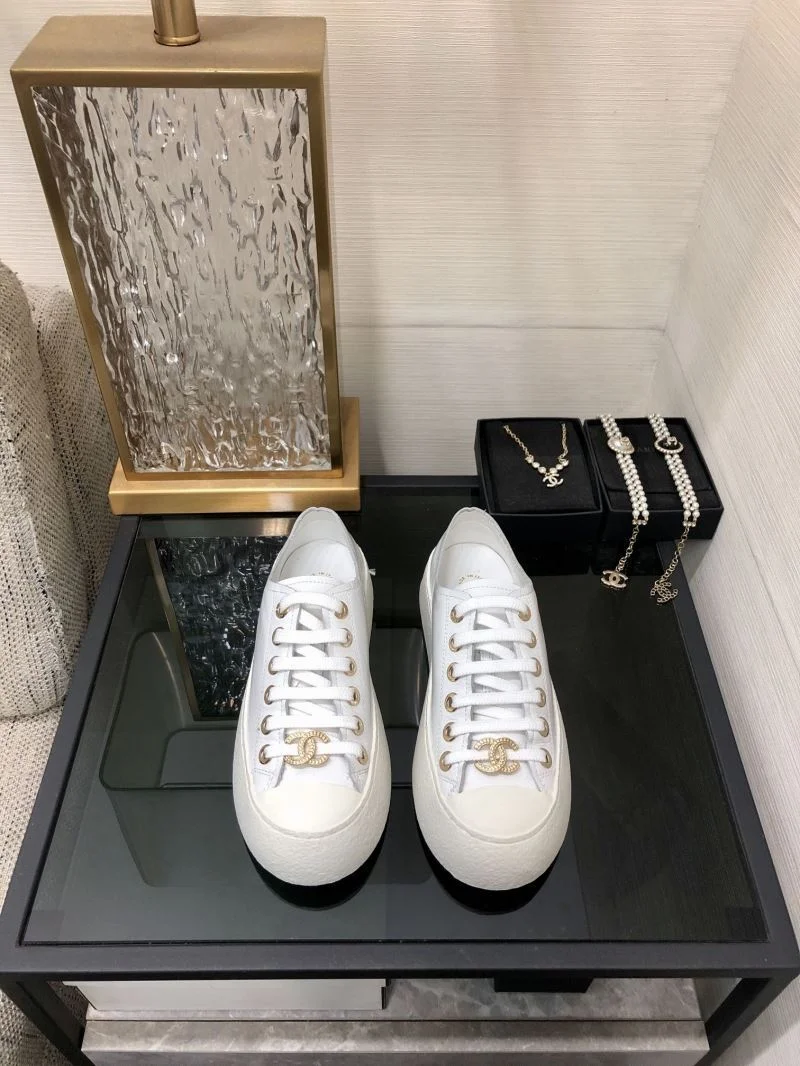 Durable Chanel Low Shoes 18020
