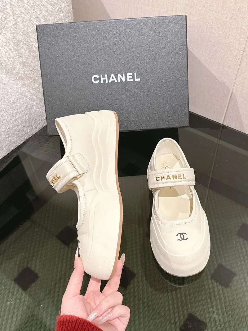 Chanel Low Shoes Elegant 18087