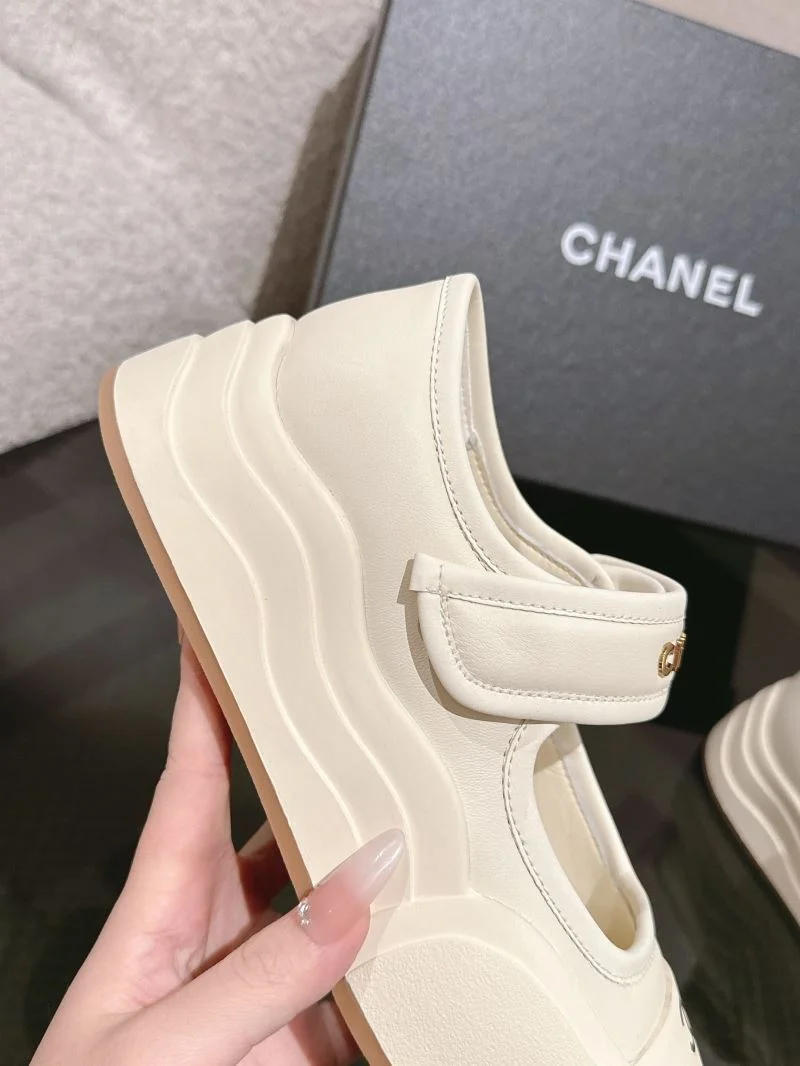 Chanel Low Shoes Elegant 18087