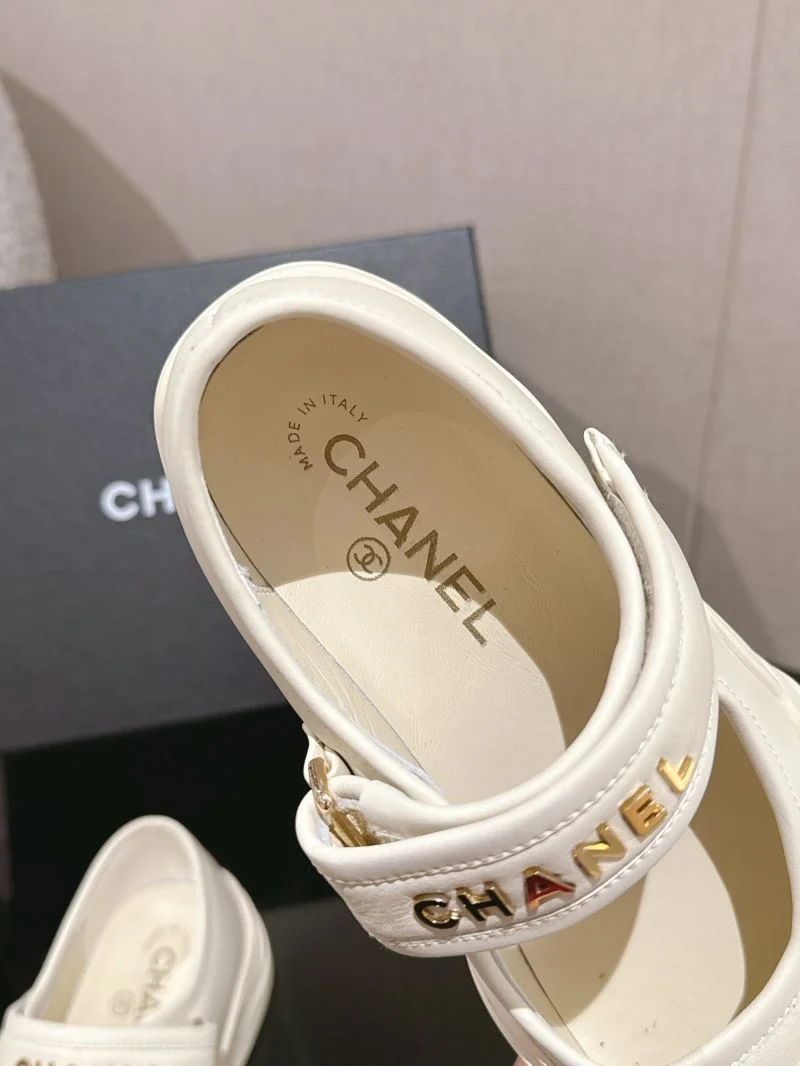 Chanel Low Shoes Elegant 18087