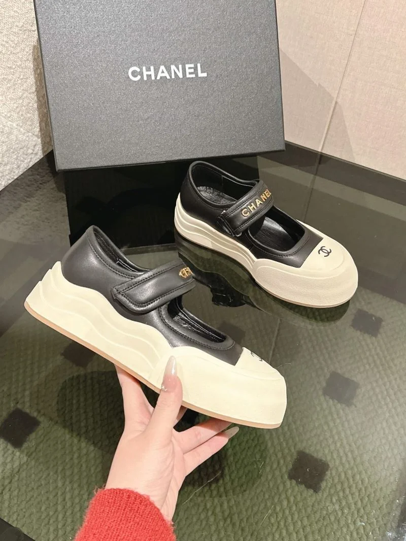 Chanel Low Shoes Lightweight 18024