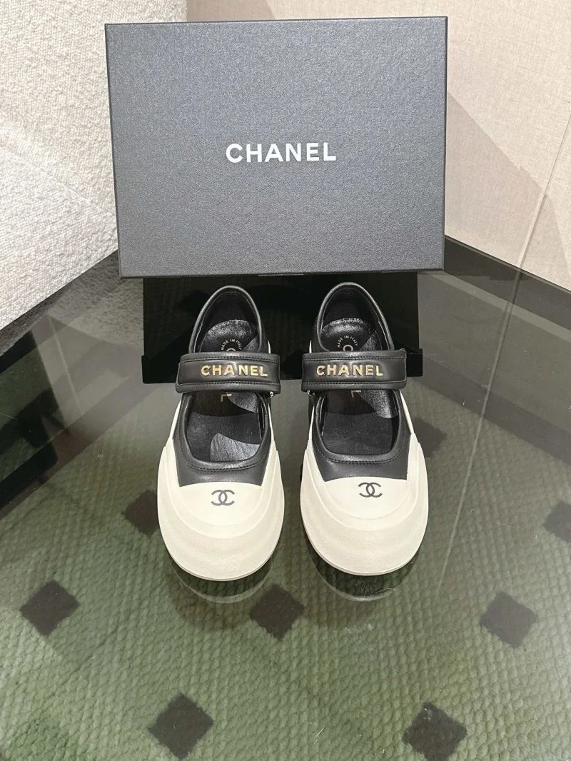 Chanel Low Shoes Lightweight 18024
