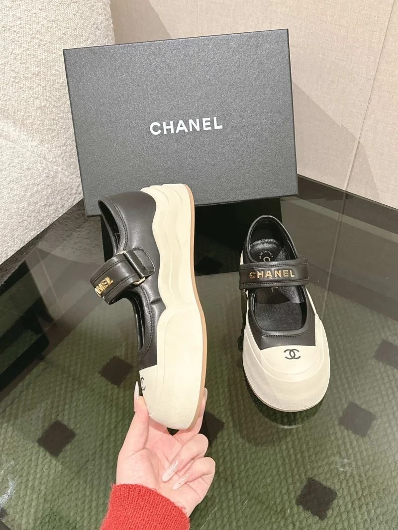 Chanel Low Shoes Lightweight 18024