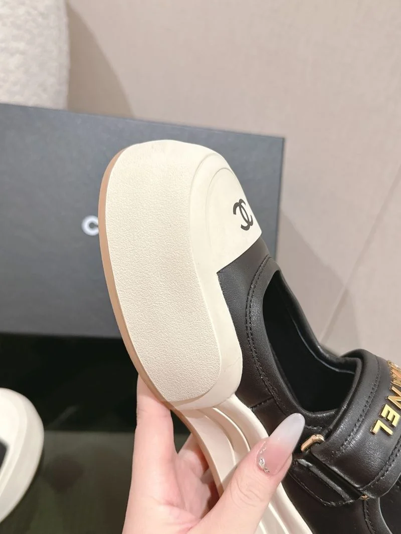 Chanel Low Shoes Lightweight 18024