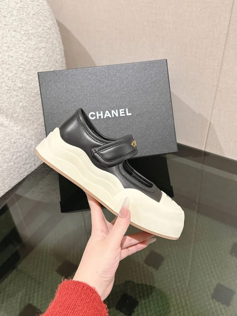 Chanel Low Shoes Lightweight 18024