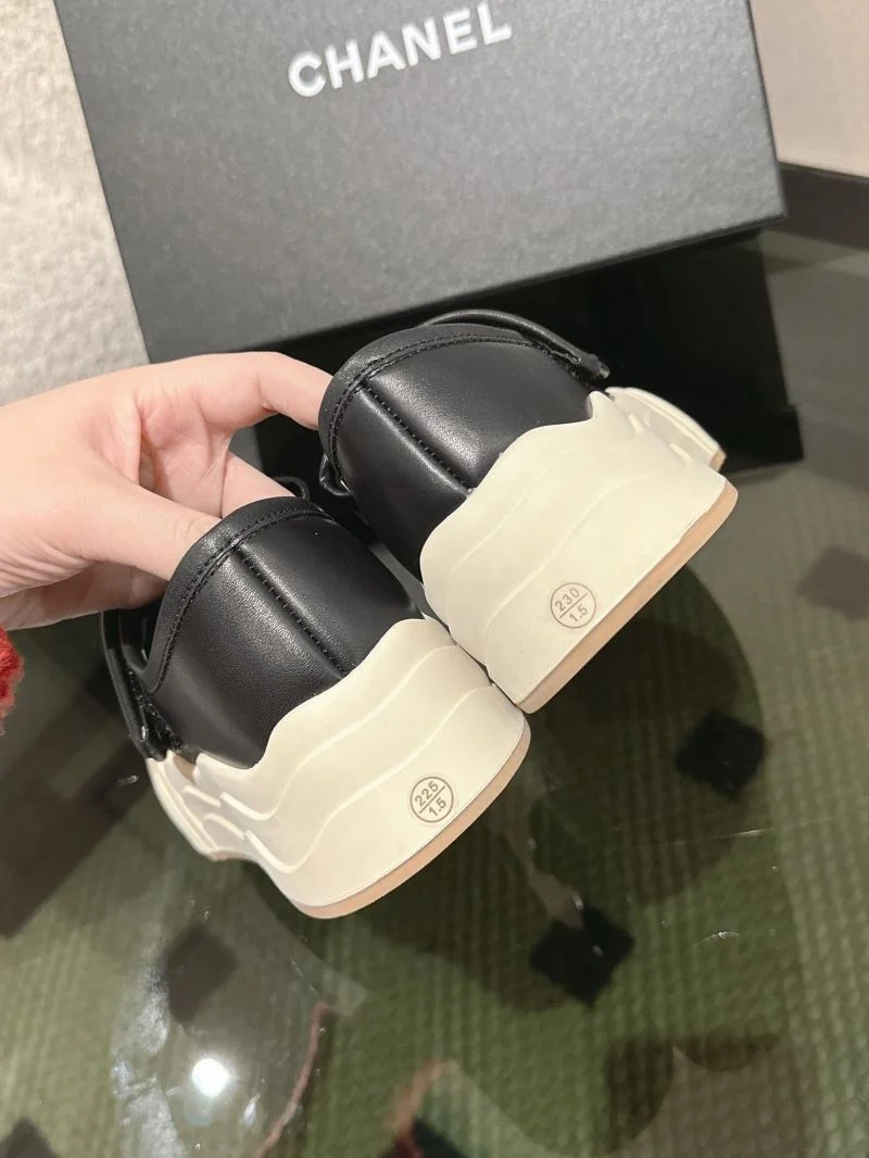 Chanel Low Shoes Lightweight 18024