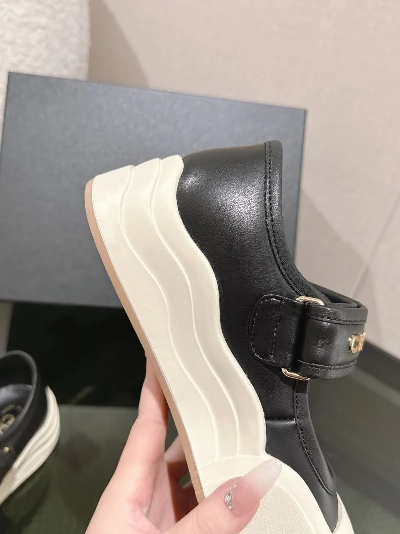 Chanel Low Shoes Lightweight 18024