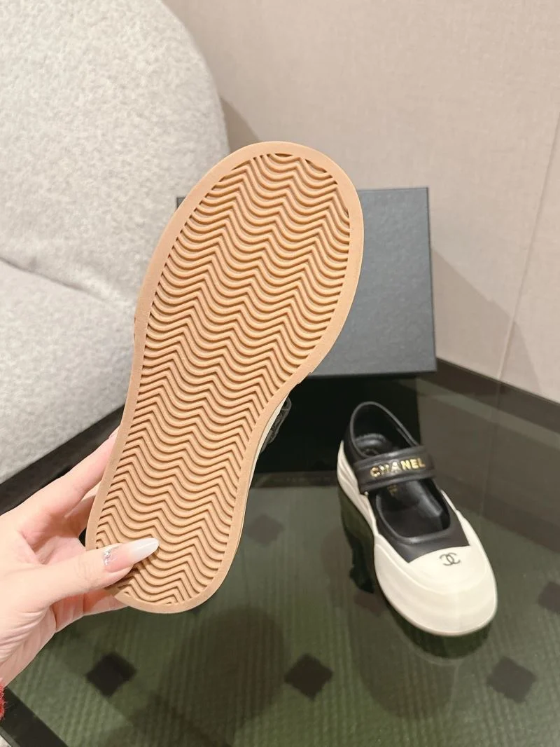 Chanel Low Shoes Lightweight 18024