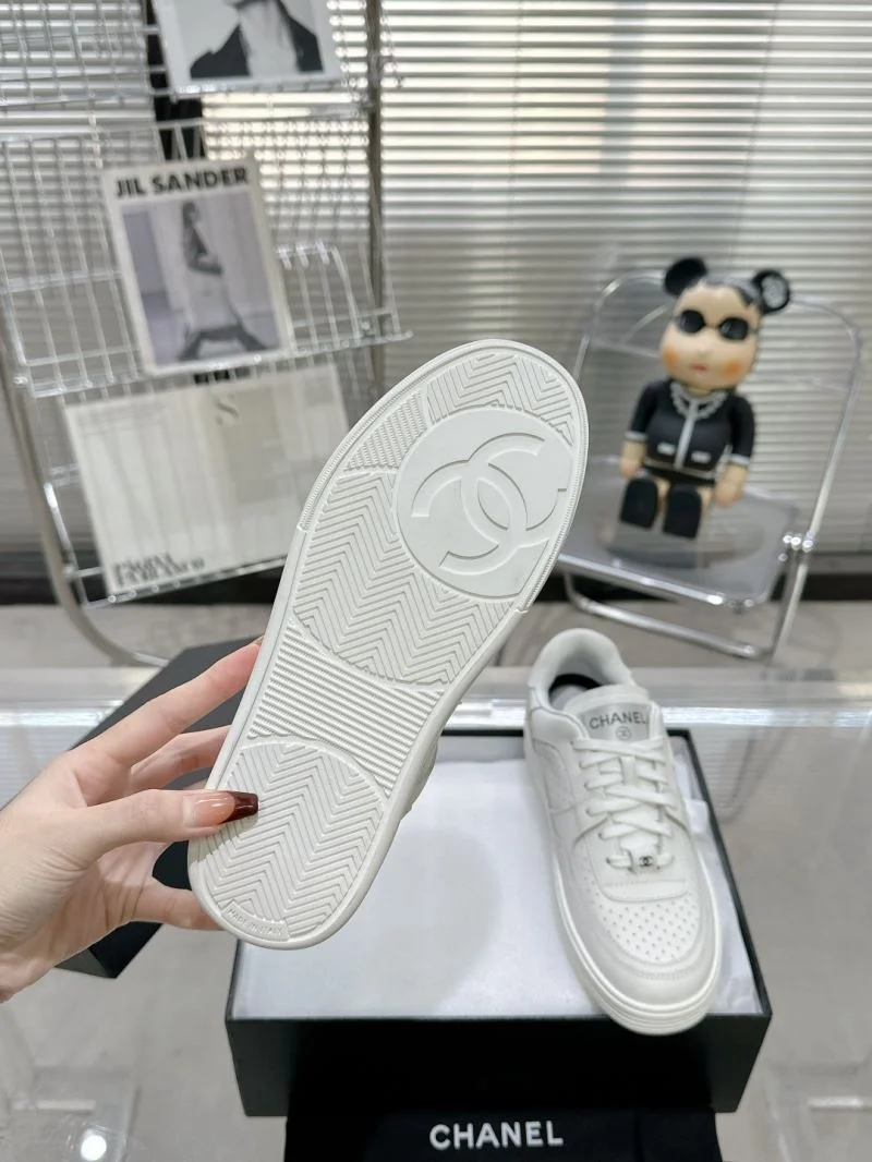 Flexible Chanel Low Shoes 18073
