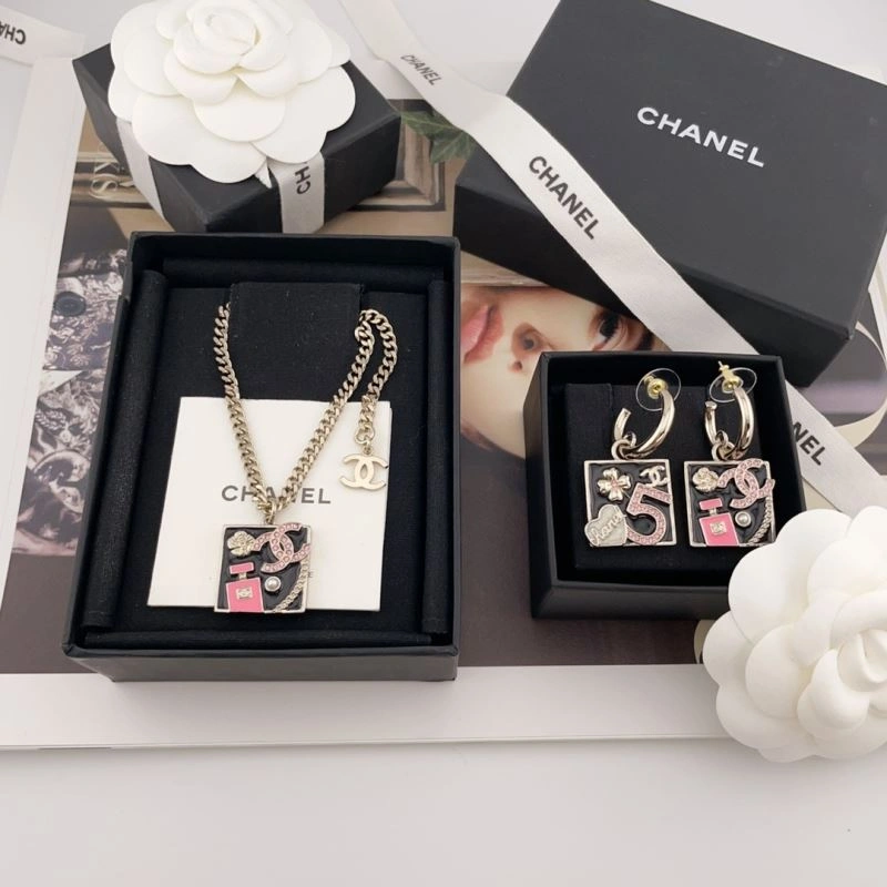 Chanel Necklaces Cozy 231017