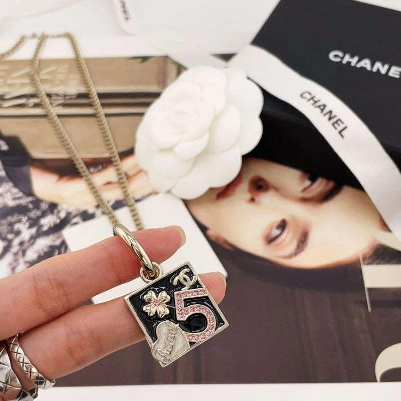 Chanel Necklaces Cozy 231017