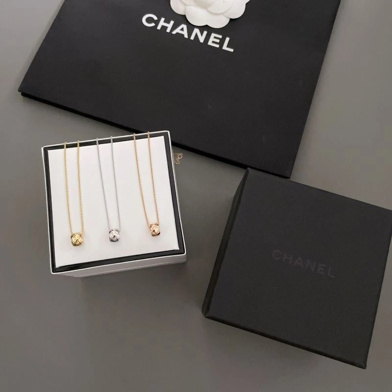 Stylish Chanel Necklaces 231087