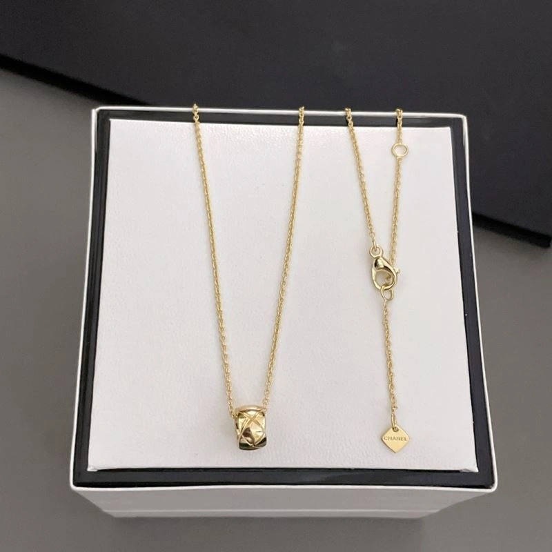 Stylish Chanel Necklaces 231087