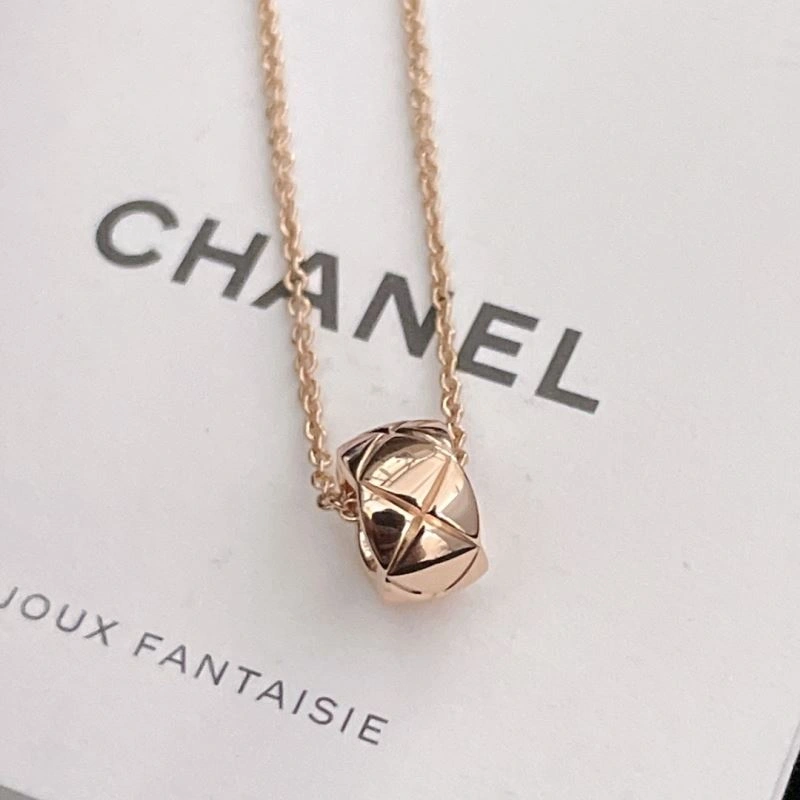 Stylish Chanel Necklaces 231087
