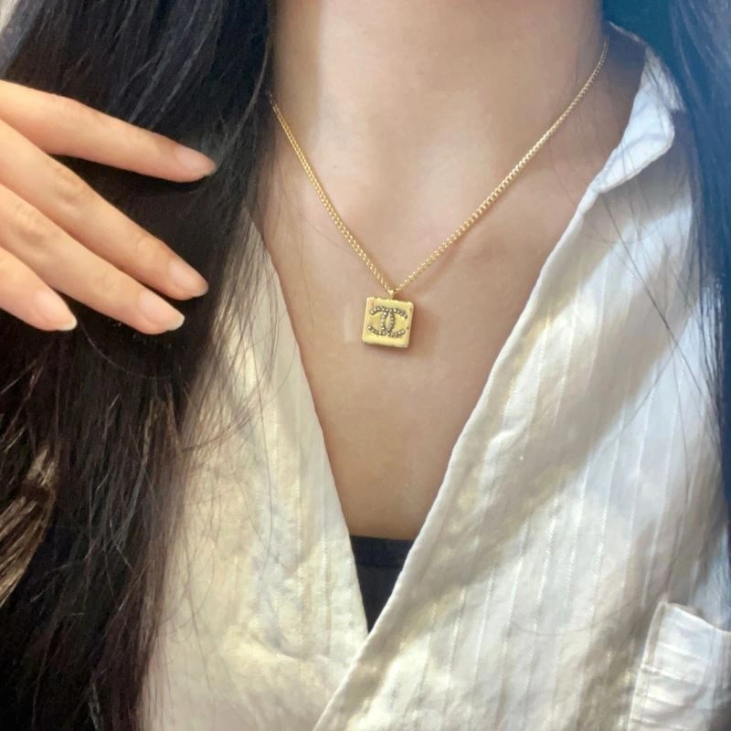 Chanel Necklaces Durable 230962