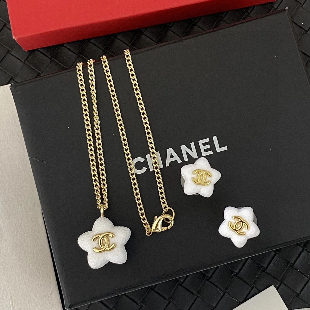 DailyWear Chanel Necklaces 231059