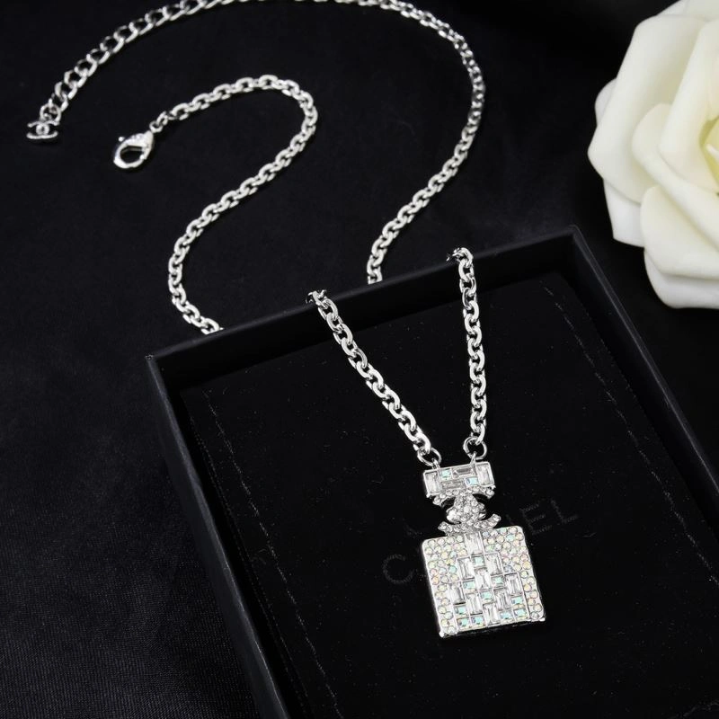 Chanel Necklaces Unisex 230955
