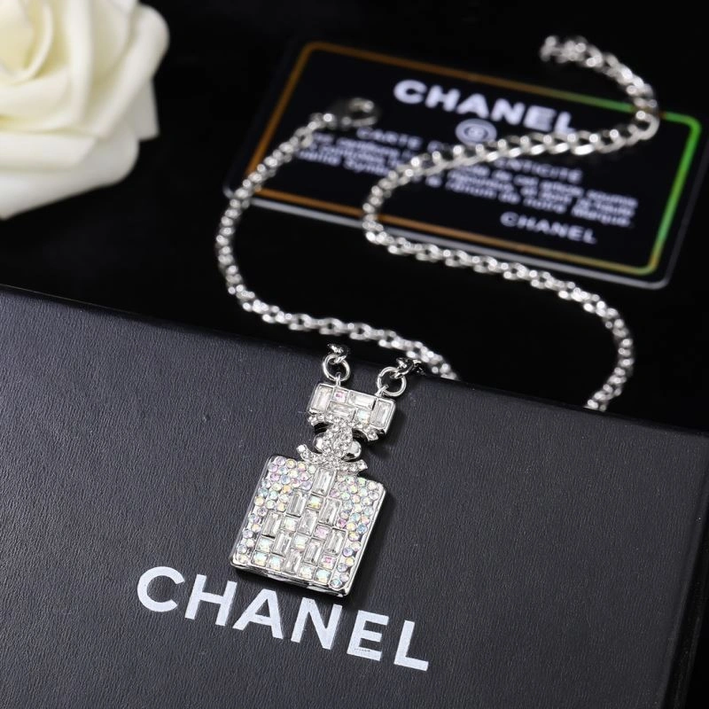 Chanel Necklaces Unisex 230955