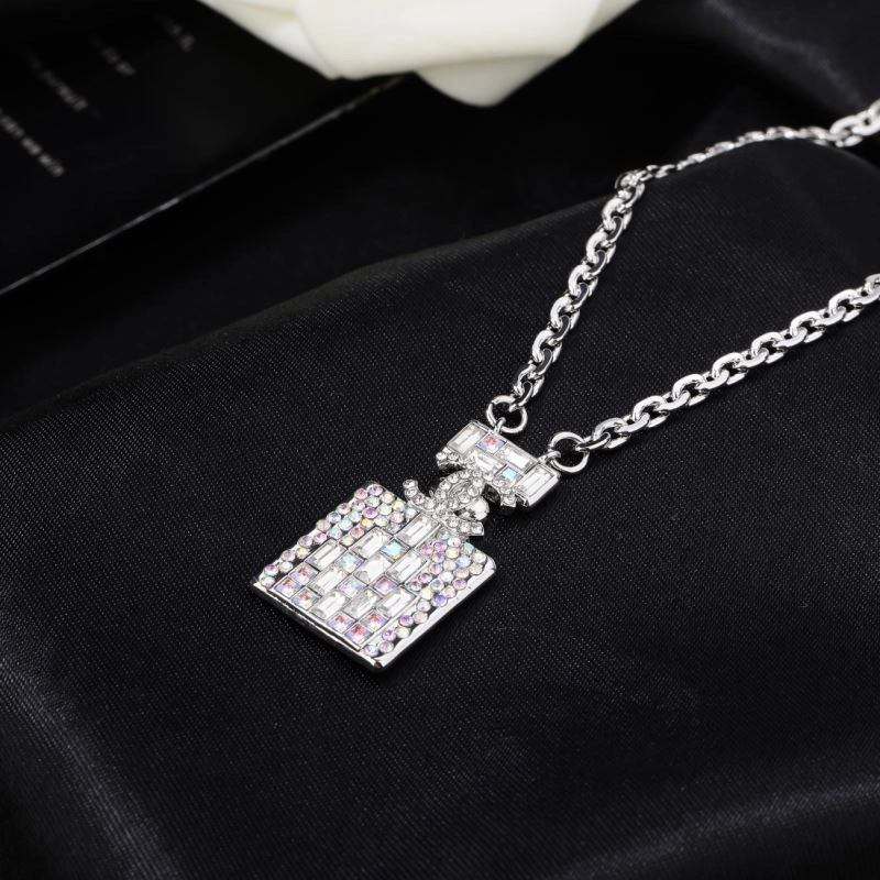 Chanel Necklaces Unisex 230955