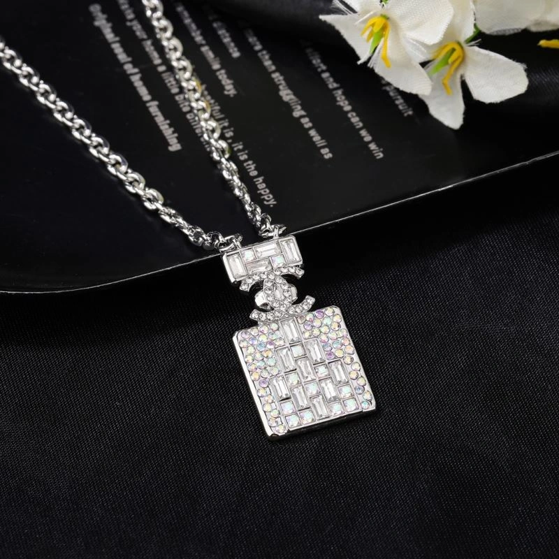 Chanel Necklaces Unisex 230955