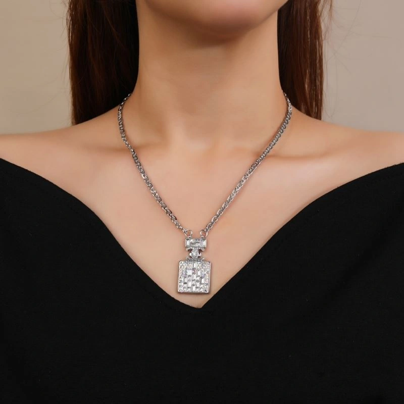 Chanel Necklaces Unisex 230955