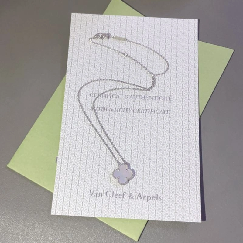 Chanel Necklaces Contemporary 231020