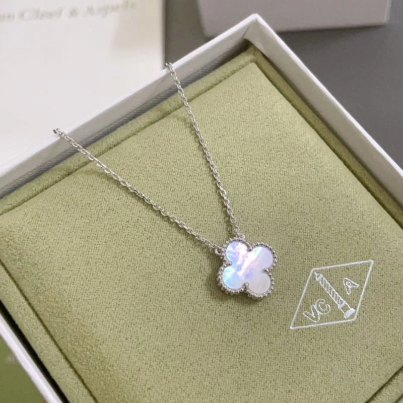 Chanel Necklaces Contemporary 231020