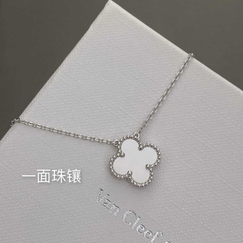 Chanel Necklaces Contemporary 231020