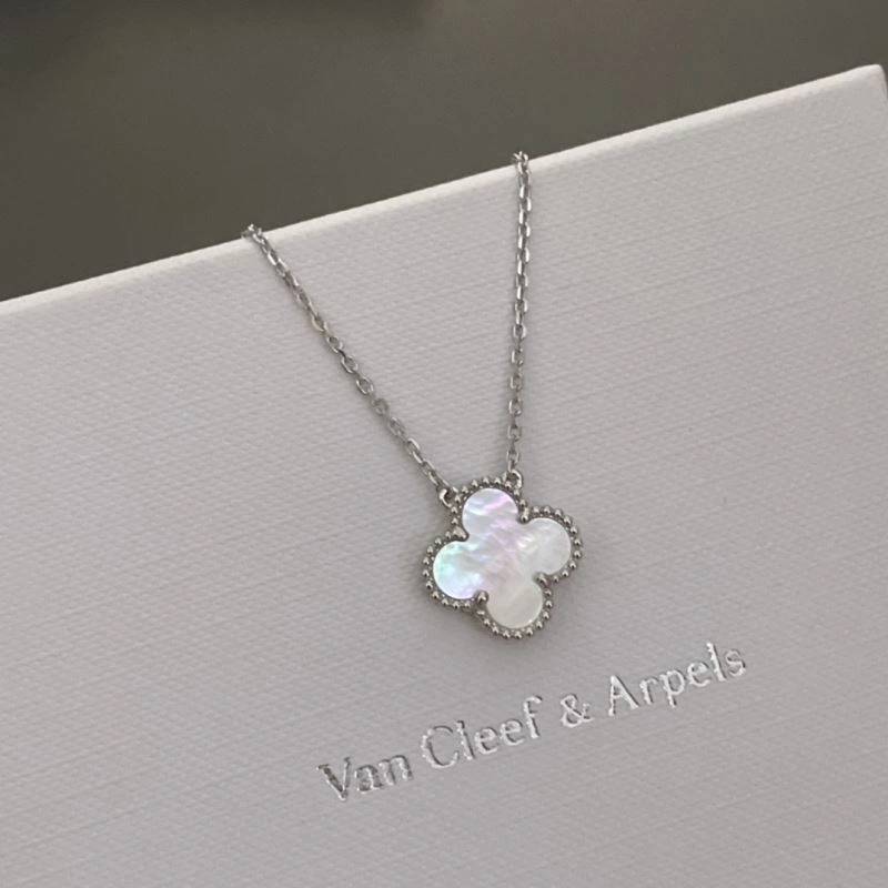 Chanel Necklaces Contemporary 231020