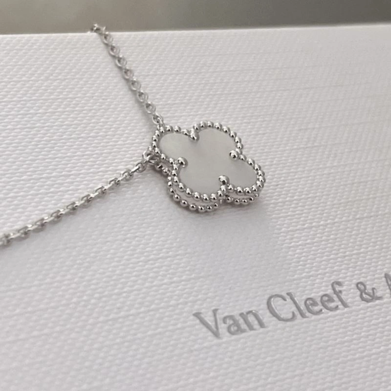 Chanel Necklaces Contemporary 231020