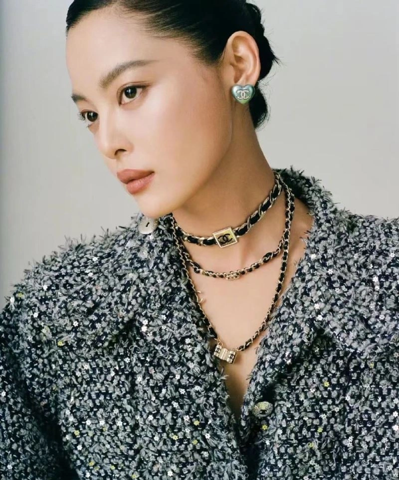 Contemporary Chanel Necklaces 230961