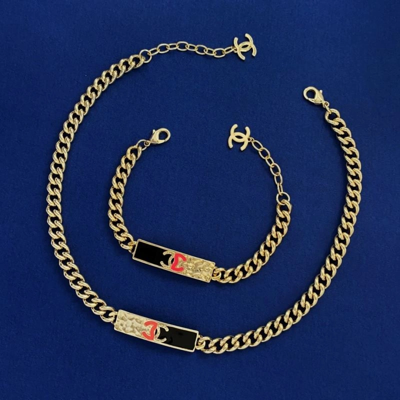 Unisex Chanel Necklaces 231008