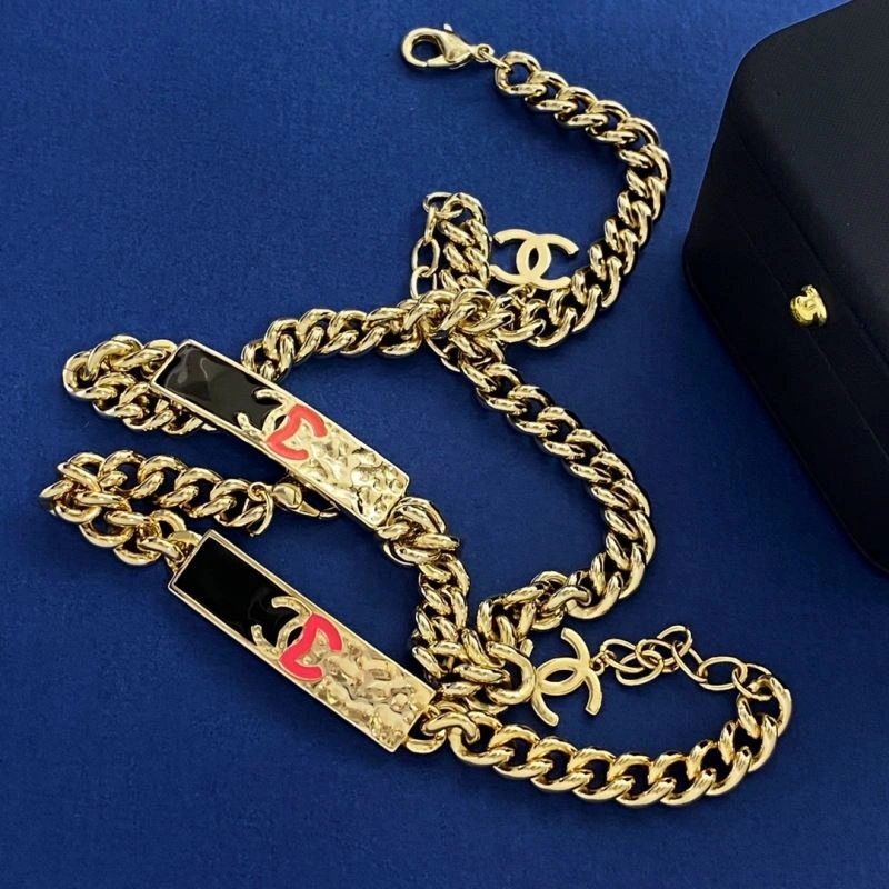 Unisex Chanel Necklaces 231008