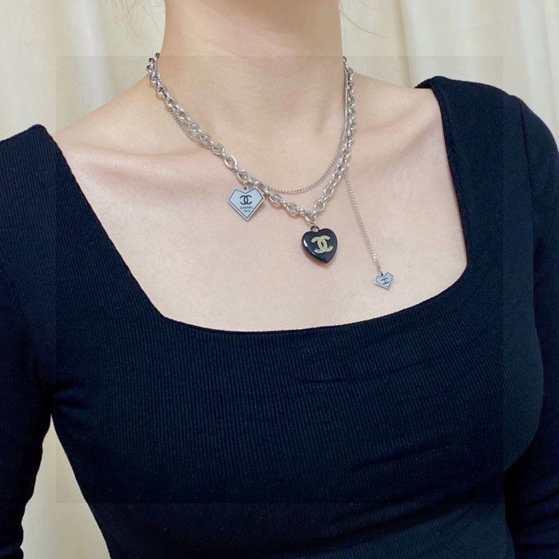 Timeless Chanel Necklaces 230930