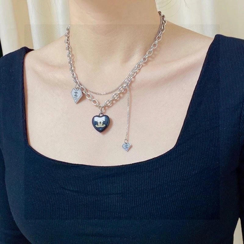 Timeless Chanel Necklaces 230930