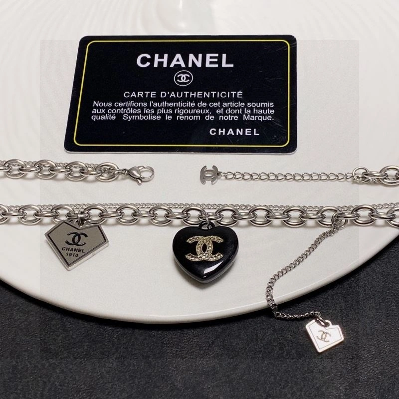 Timeless Chanel Necklaces 230930
